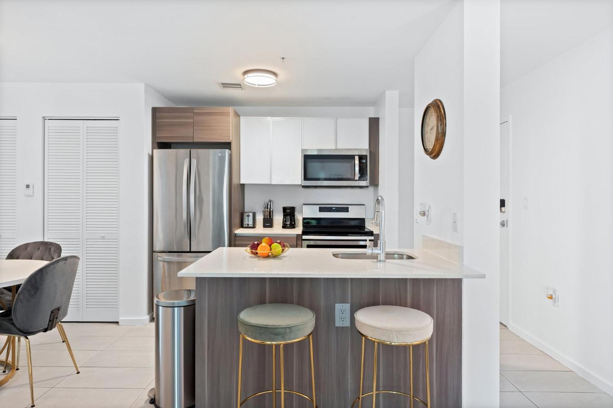 Modern Apartment In Edgewater Майами Номер фото