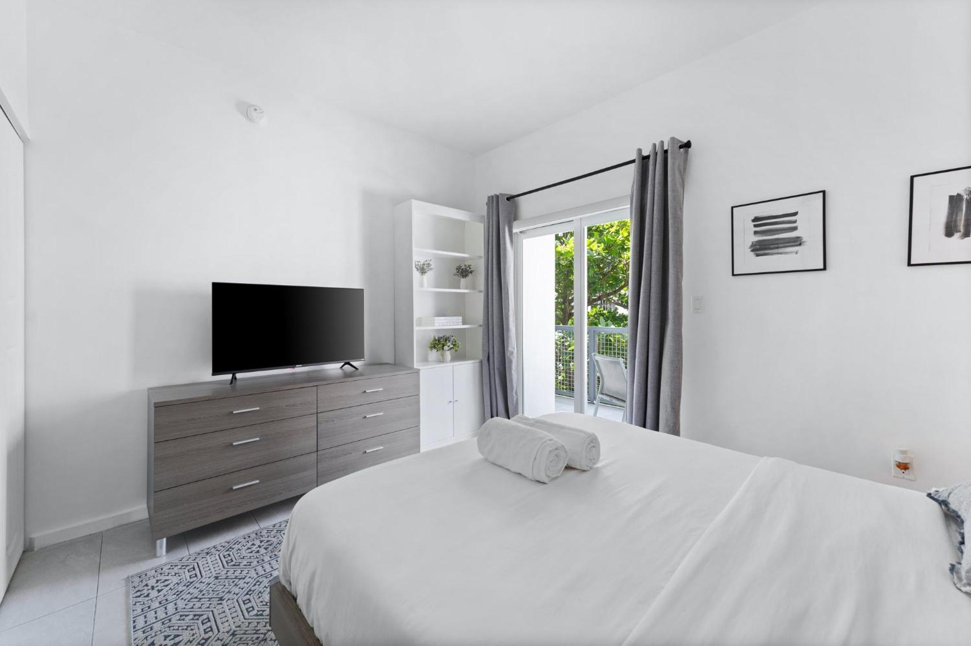 Modern Apartment In Edgewater Майами Номер фото