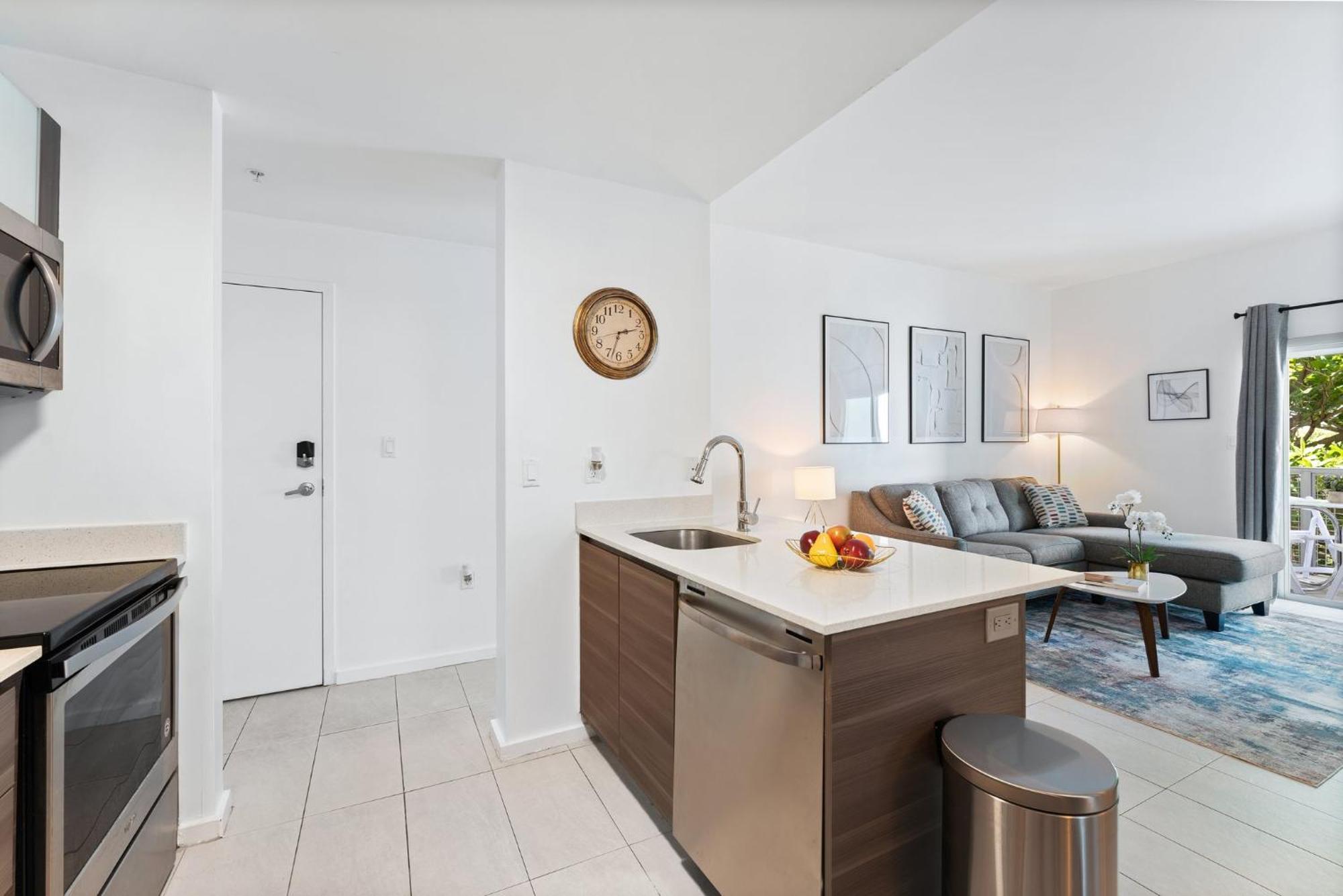 Modern Apartment In Edgewater Майами Номер фото