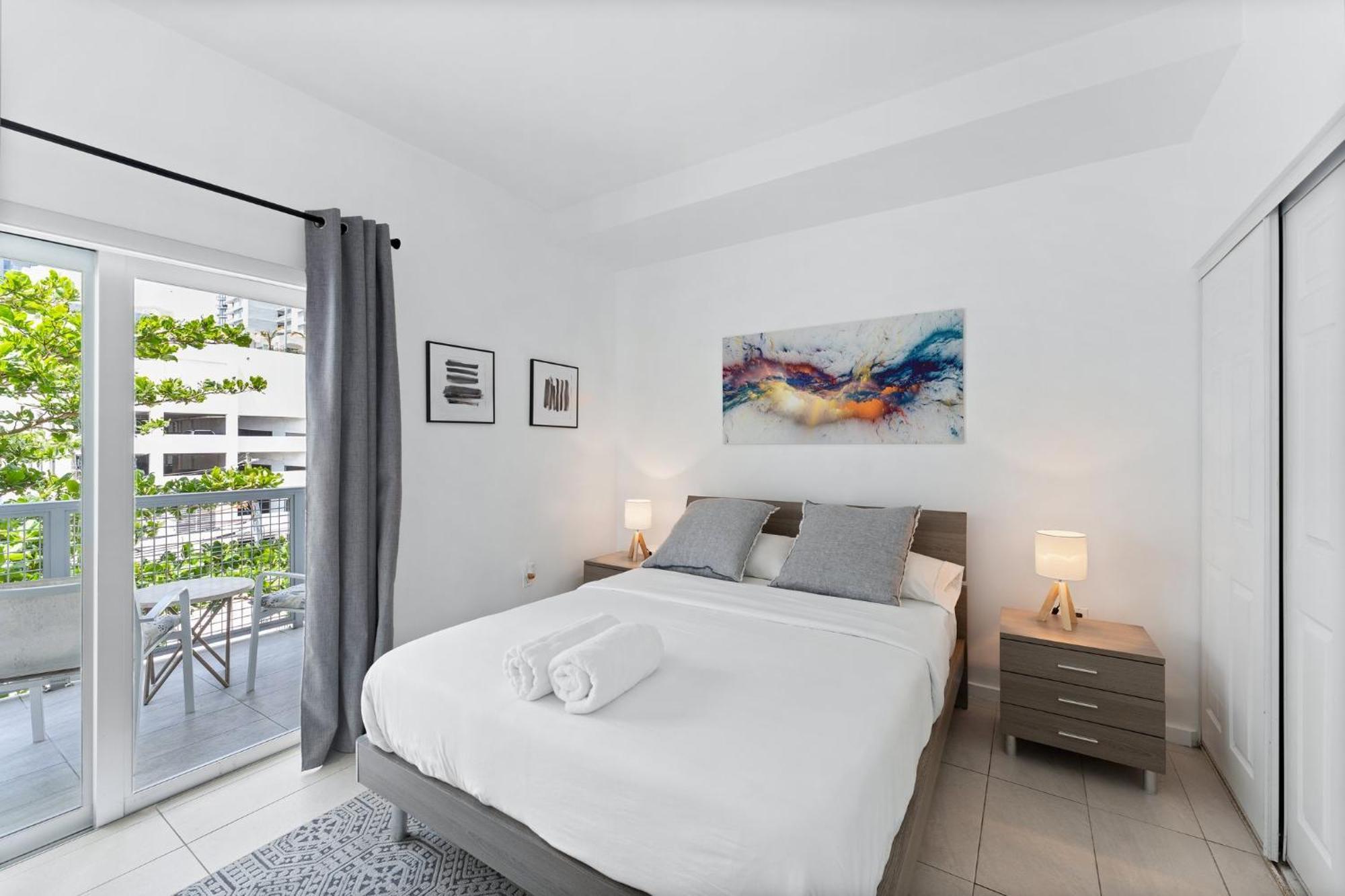 Modern Apartment In Edgewater Майами Номер фото
