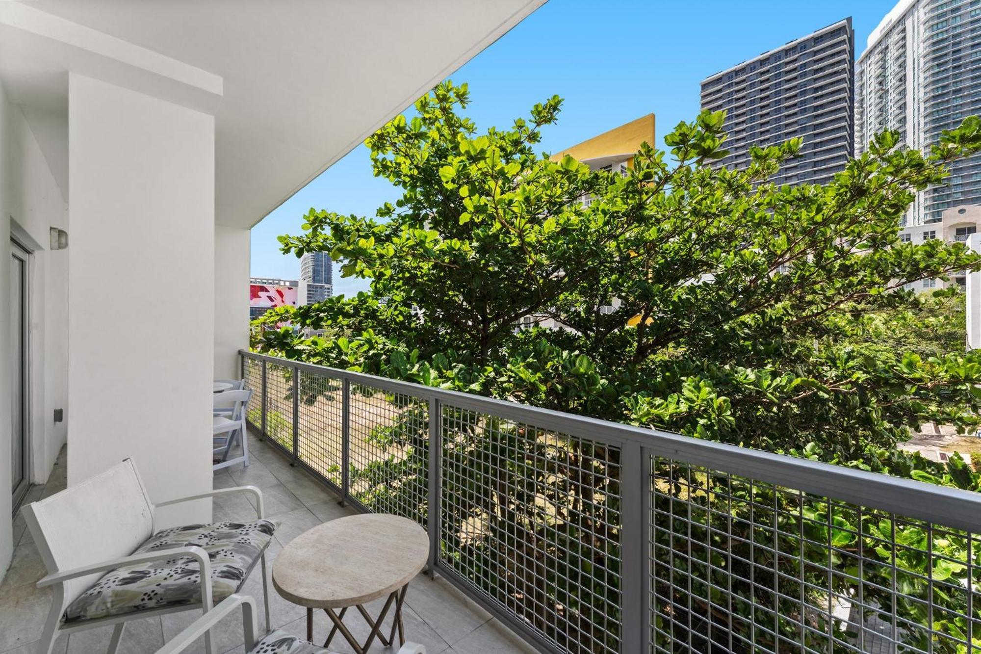 Modern Apartment In Edgewater Майами Номер фото